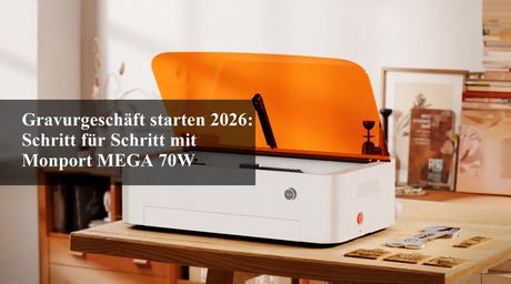 Monport MEGA 70W CO₂-Lasergravierer mit geöffneter orangefarbener Abdeckung auf einer Werkbank, daneben gravierte Holzstücke – Gravurgeschäft starten 2026.