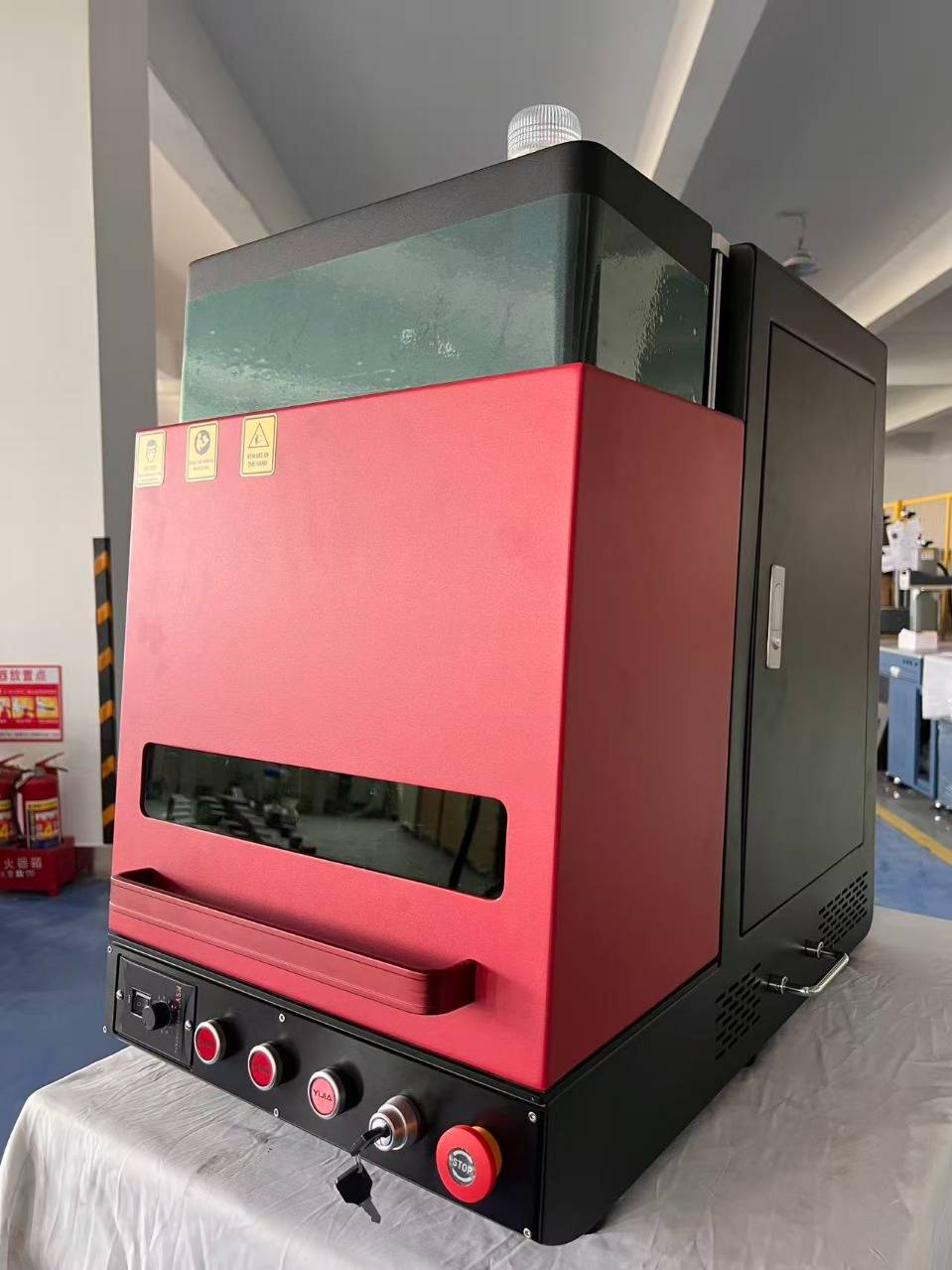 Vollständig gekapselter Laser